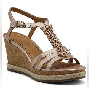 ADRIENNE VITTADINI Canise Sandal color  champagne, size 6.5 NWOT